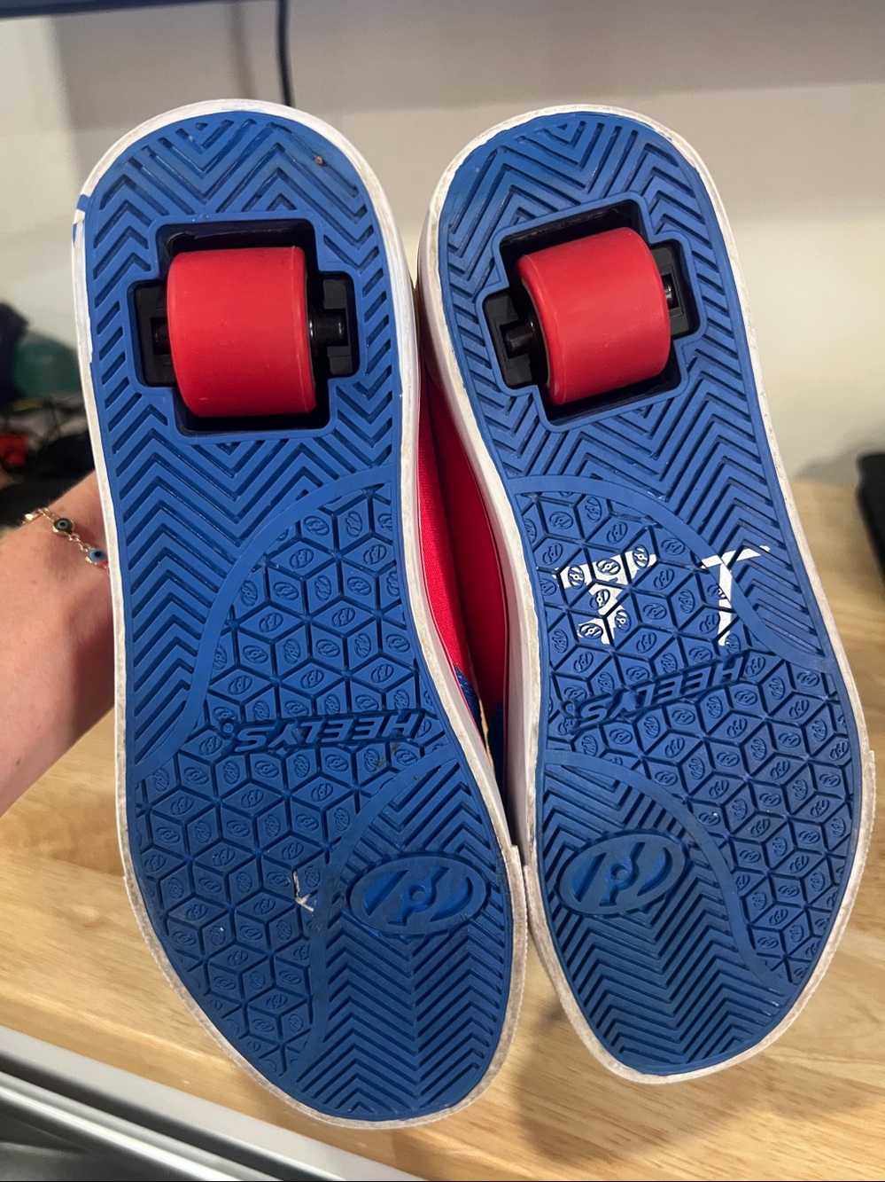 HEELYS GR8 PRO 20 Skate sneaker blue/red/yellow youth size 6 like new - Picture 6 of 8